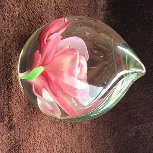 Paperweight pink and green flower